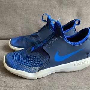 Nike Flex Runner Youth 2 Kids Boys 2Y Game Royal Blue Slip on Pre-owned